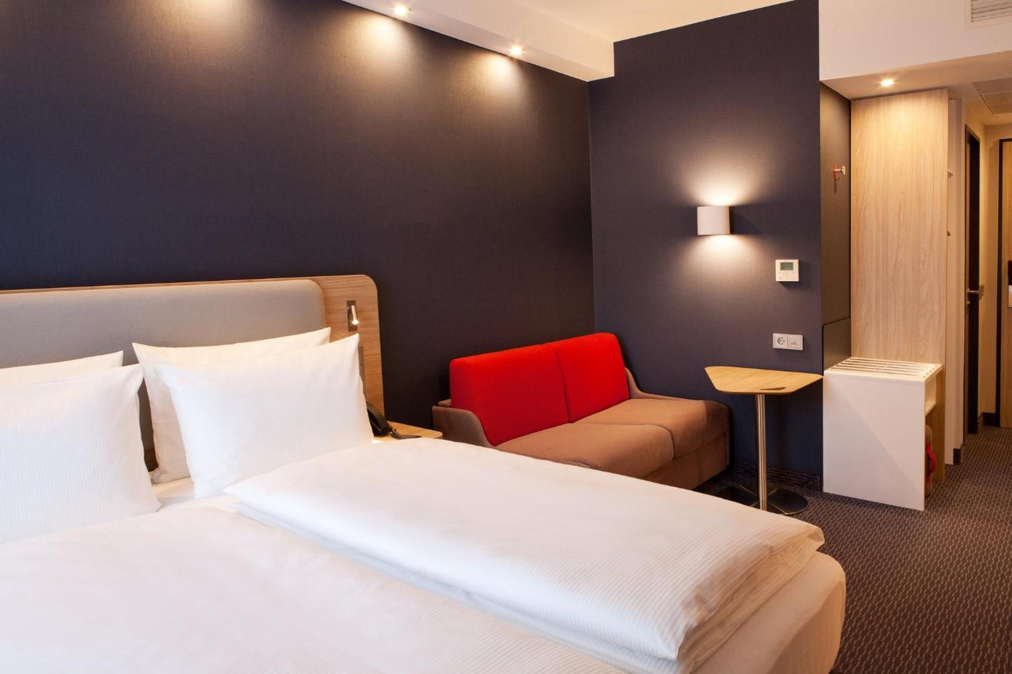 Holiday Inn Express - Goeppingen By Ihg מראה חיצוני תמונה
